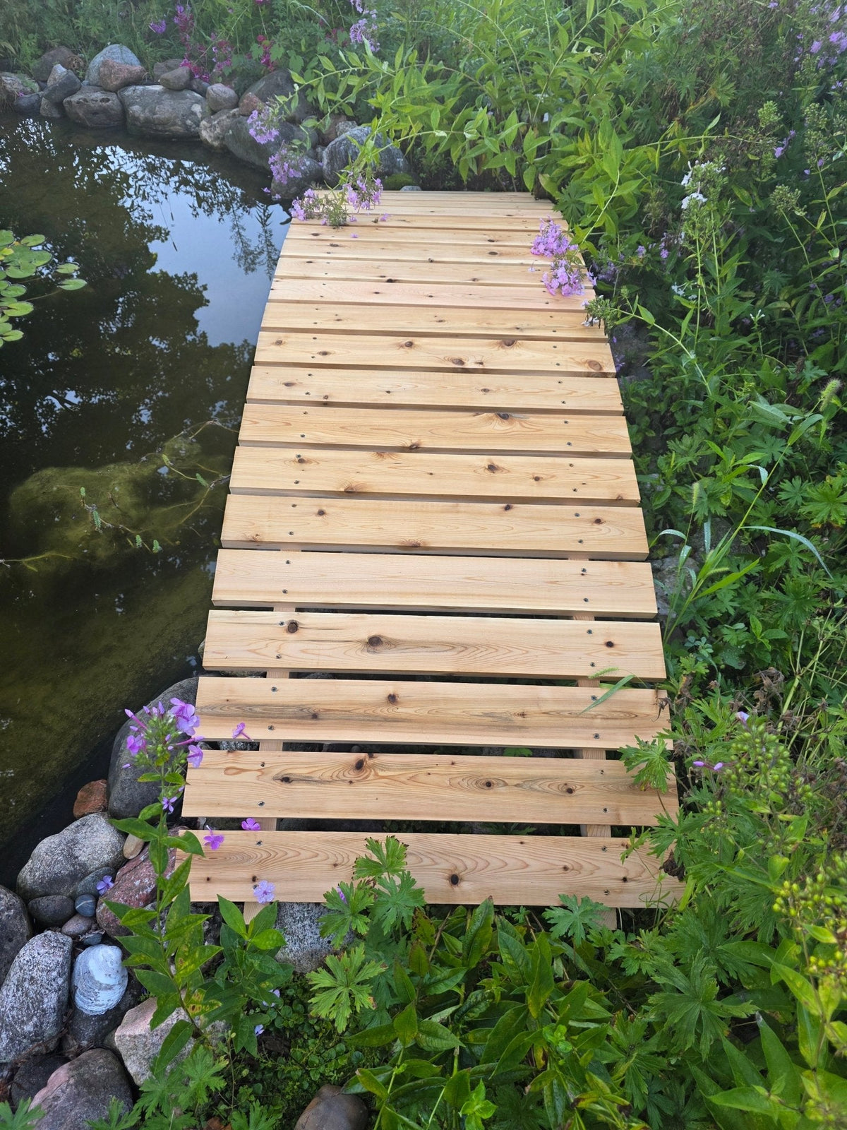 8 ft bridge with no railling