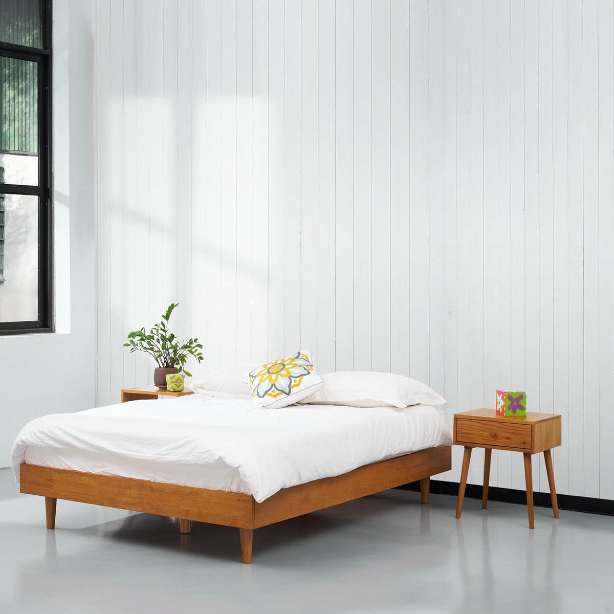 Full size Mid-Century Modern Platform Bed Frame in Light Wood Finish